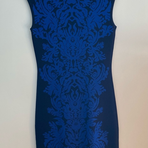 John & Jenn Dress heavy fabric never worn - Picture 6 of 6